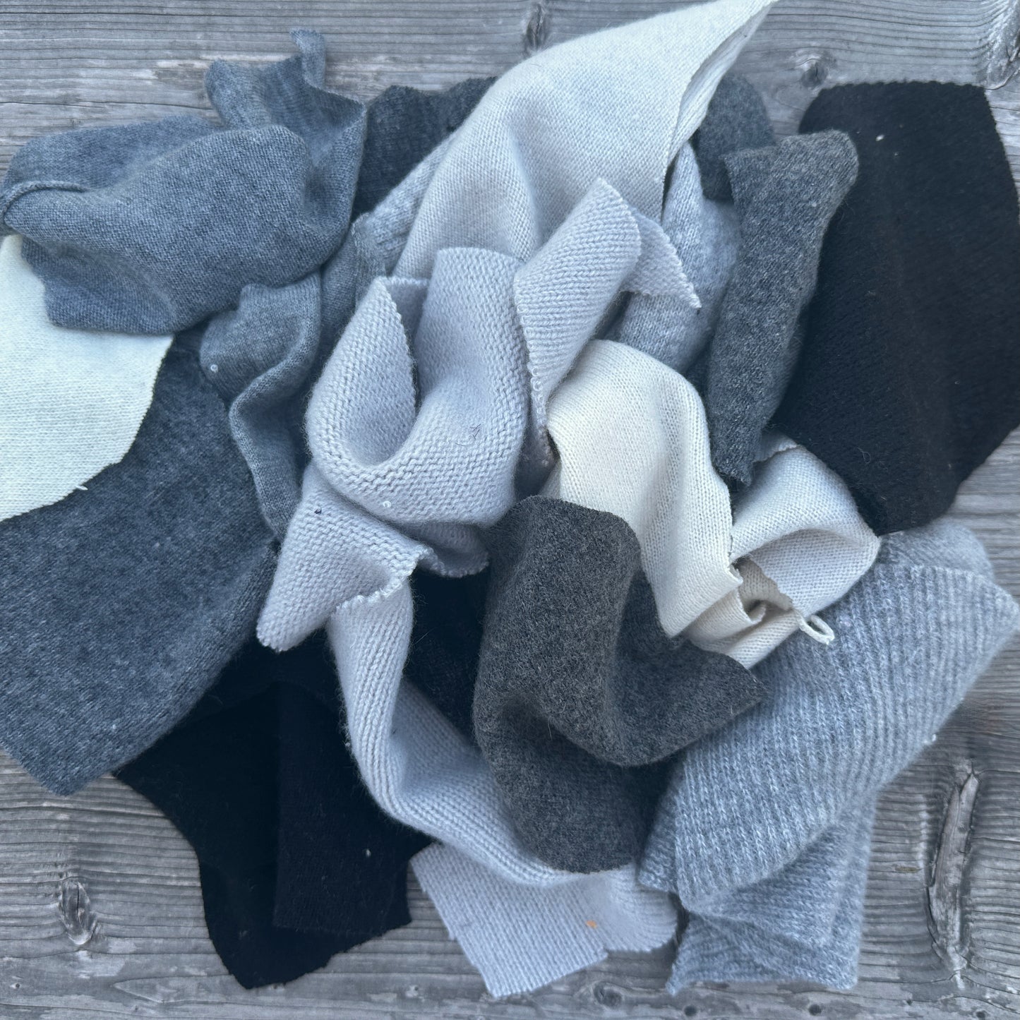 Stoffreste zum Reparieren und Basteln